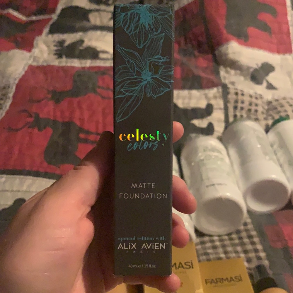 Matte foundation color 102C2